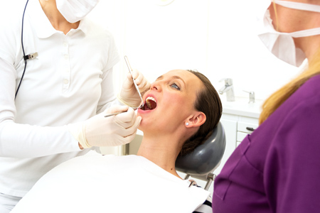 Oralchirurgie - Dr. Stanke & Kollegen - Ihre Zahnarztpraxis mit eigenem Dentallabor in Hamm.